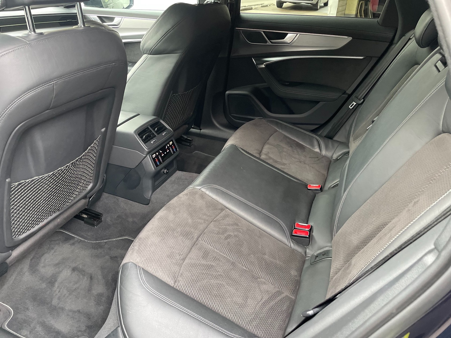 AUDI A6 Avant 55 TFSI Sport quattro S-tronic S-Line-image-8