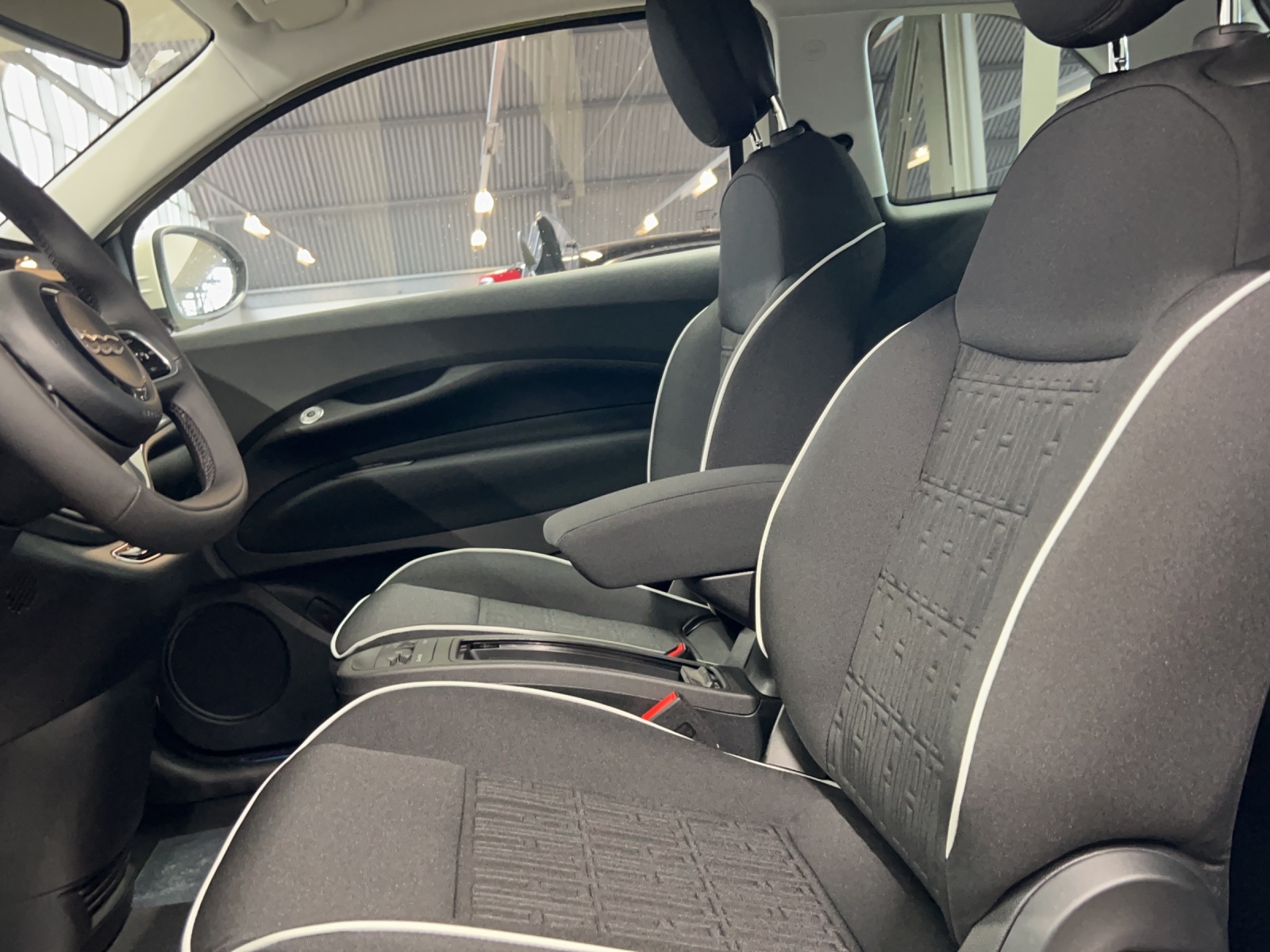 FIAT 500 el 87kW Swiss Edition-image-16
