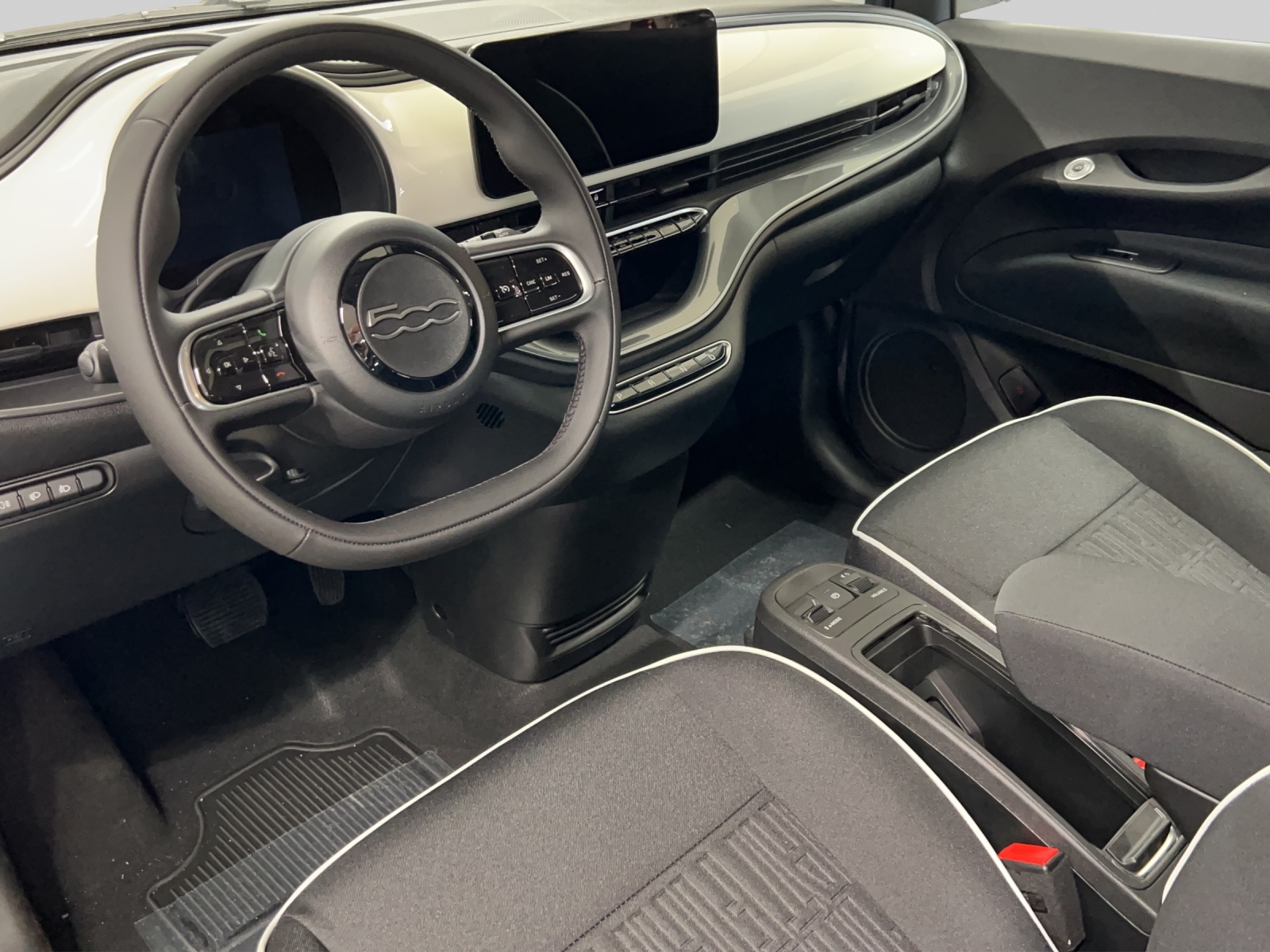 FIAT 500 el 87kW Swiss Edition-image-5