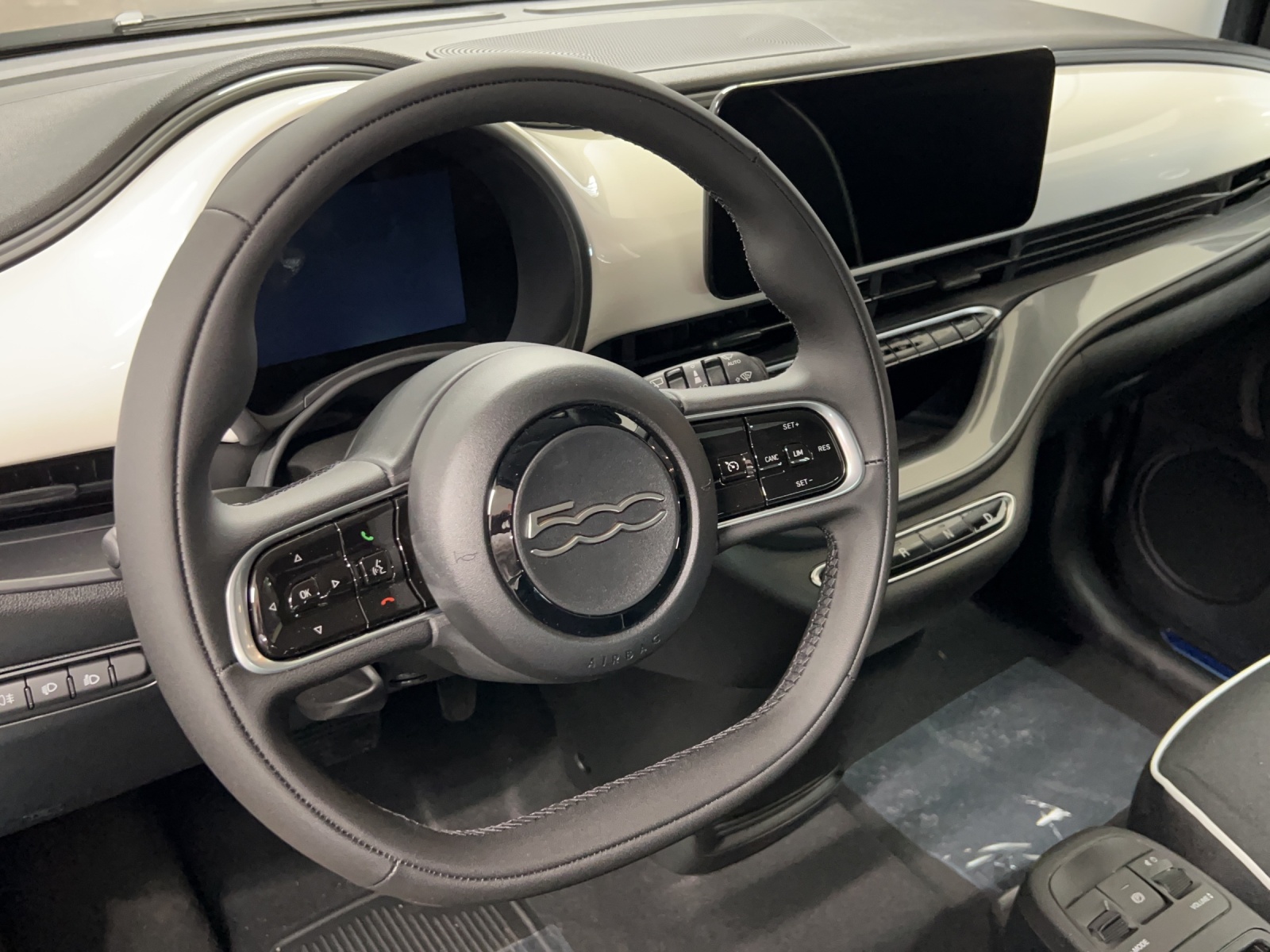 FIAT 500 el 87kW Swiss Edition-image-6