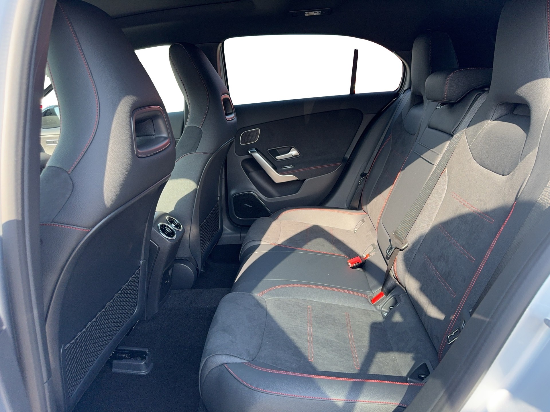 MERCEDES-BENZ A 220 4Matic 8G-DCT-image-10
