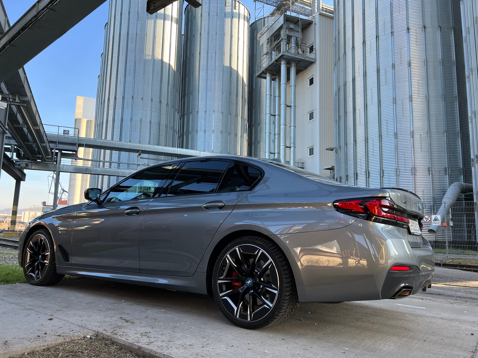 BMW 545e xDrive M Sport Pro Steptronic-image-11