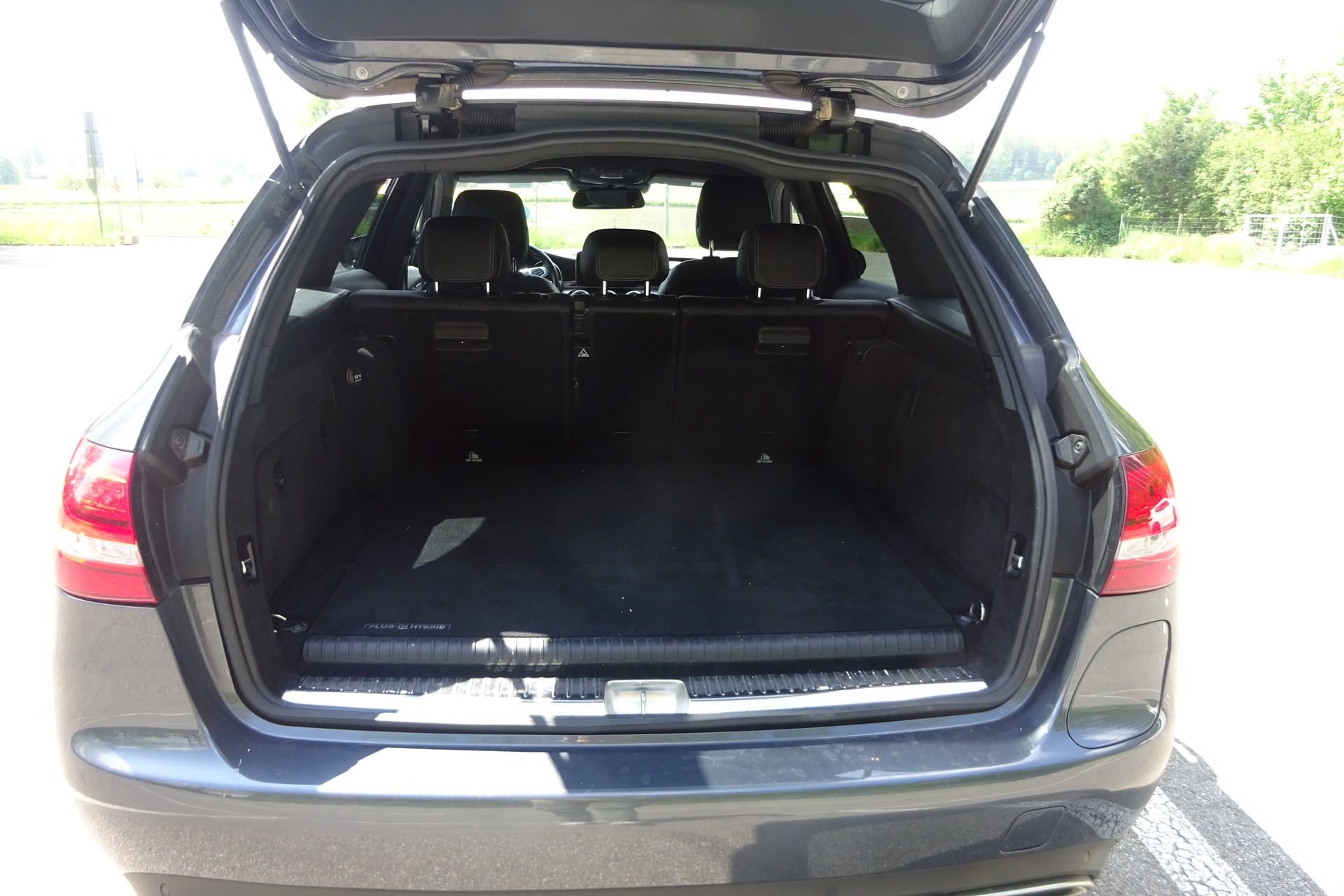 MERCEDES-BENZ C 350 e AMG Line 7G-Tronic-image-6