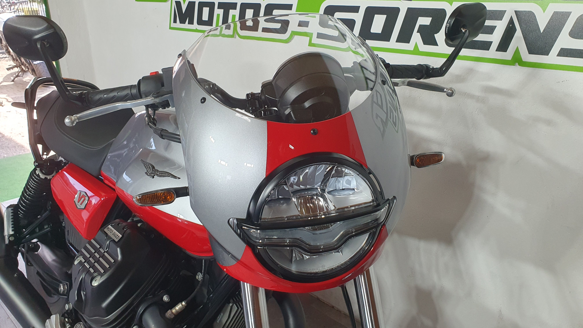 MOTO GUZZI V7 850 Stone Corsa-image-4