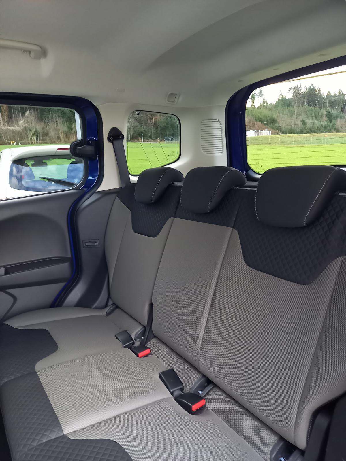FORD Tourneo Courier 1.0 SCTi Titanium-image-12