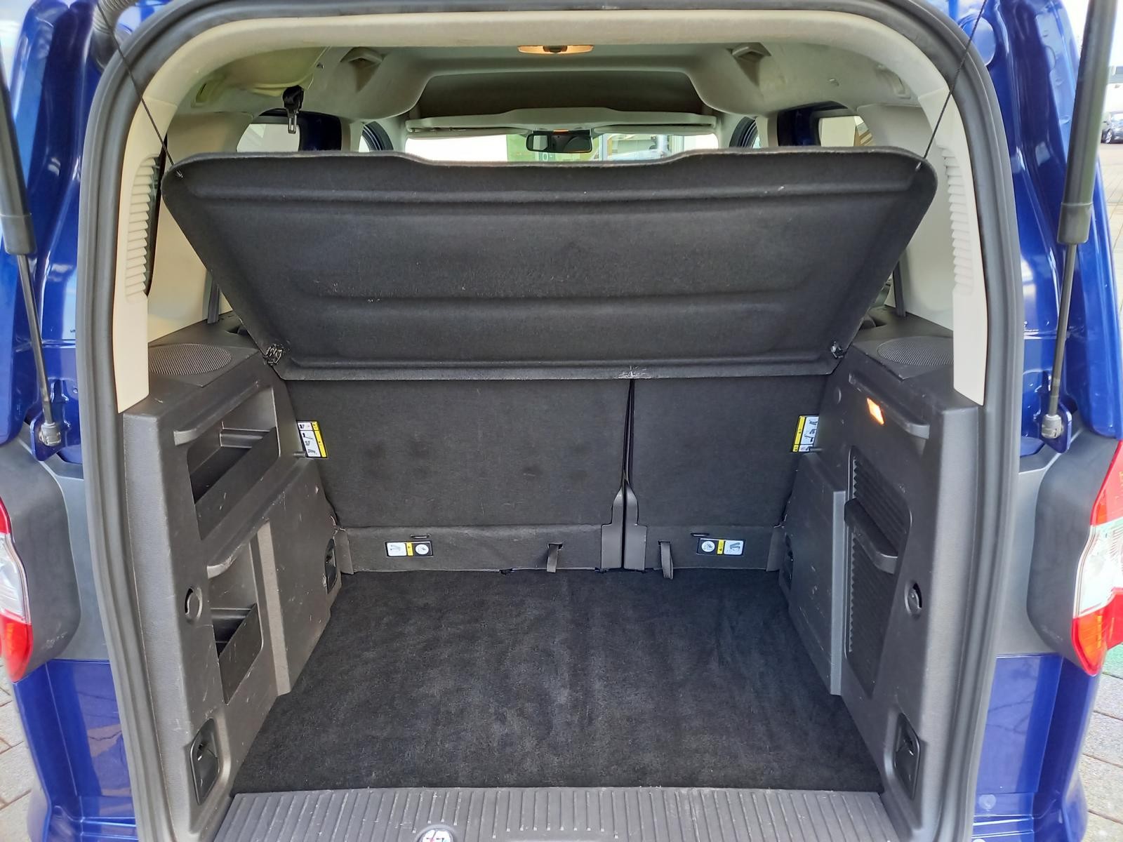 FORD Tourneo Courier 1.0 SCTi Titanium-image-13
