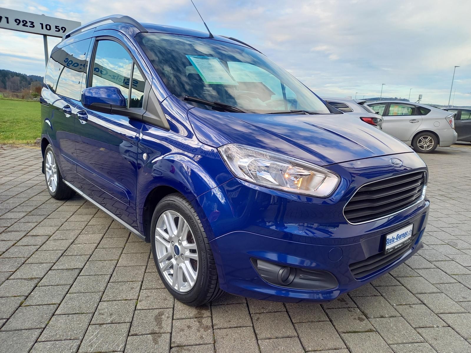 FORD Tourneo Courier 1.0 SCTi Titanium-showroom-element-3