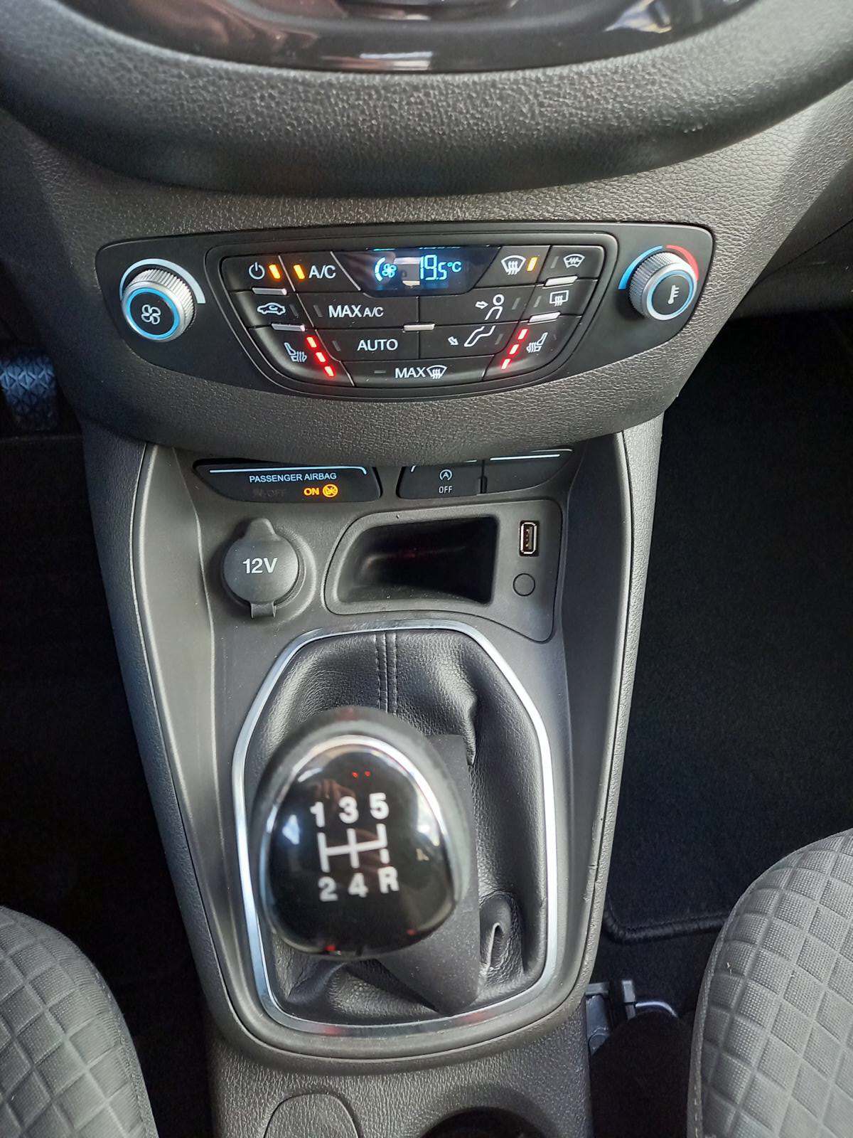FORD Tourneo Courier 1.0 SCTi Titanium-image-8