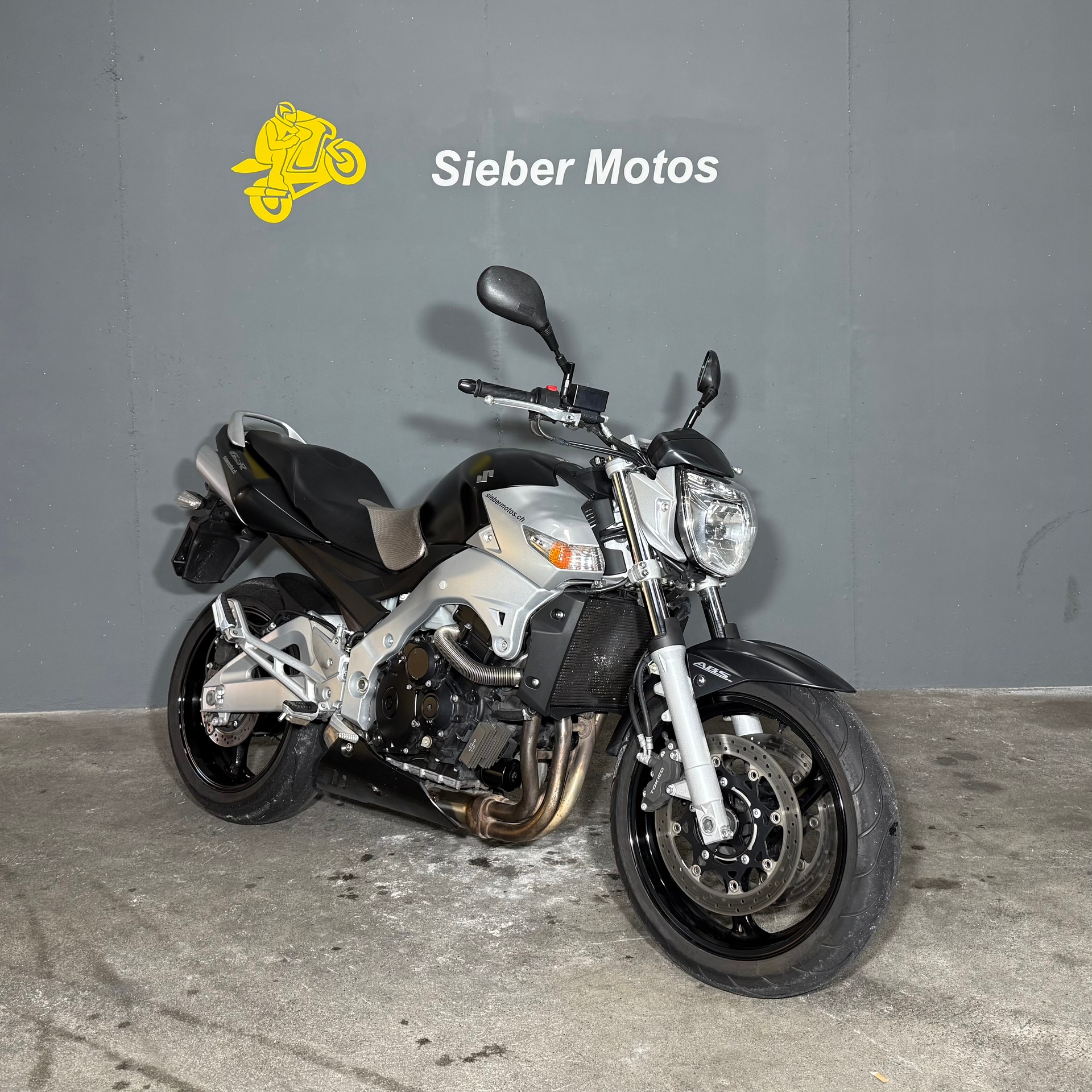 SUZUKI GSR600UA-image-1