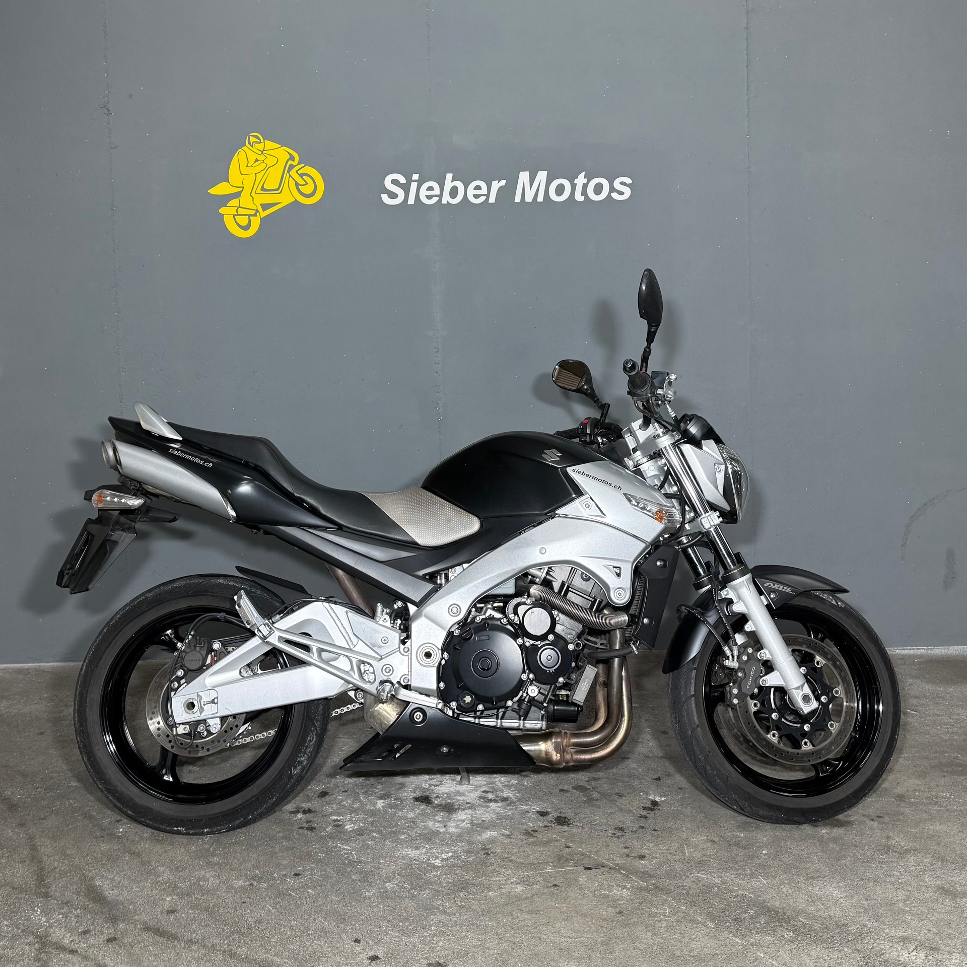 SUZUKI GSR600UA-image-0