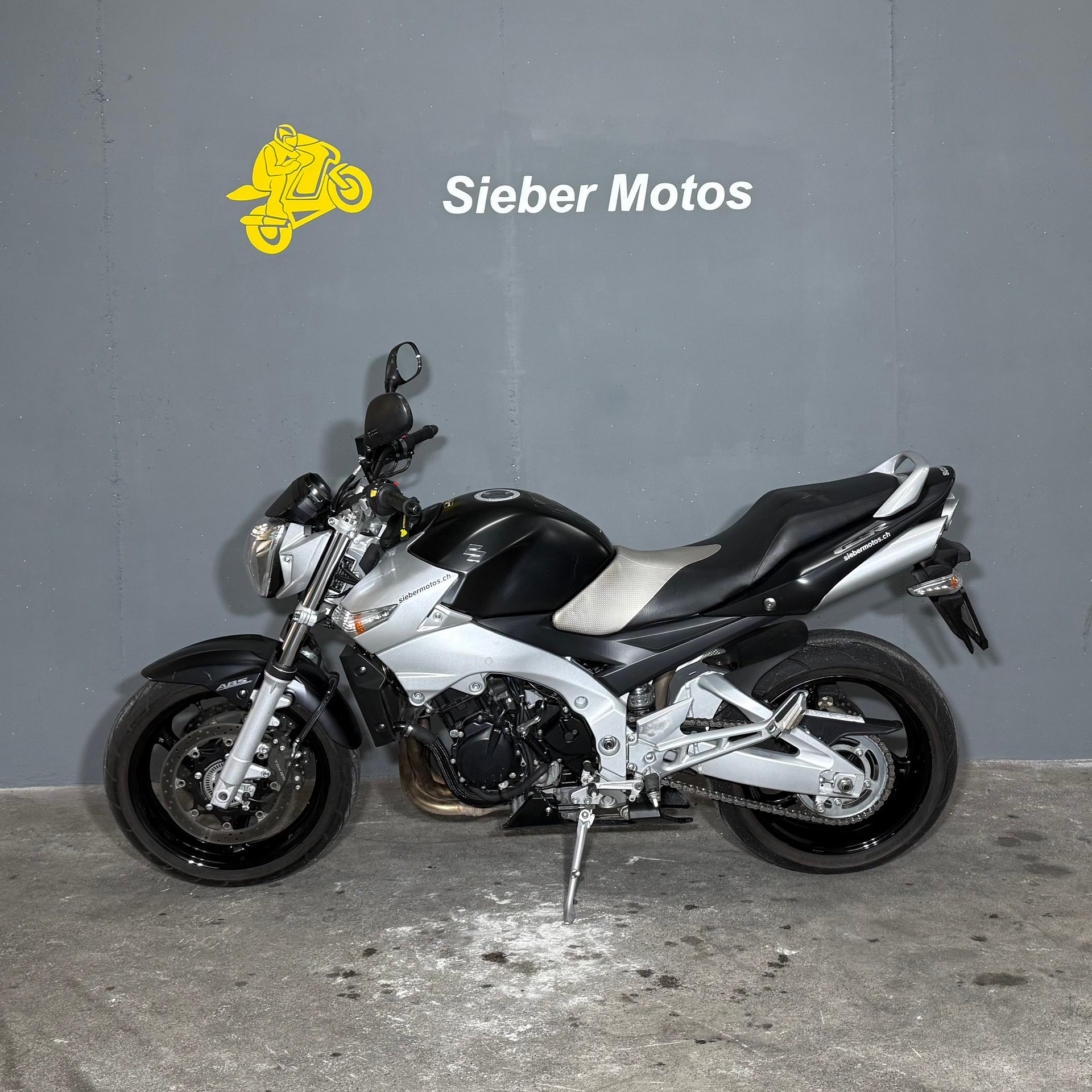 SUZUKI GSR600UA-image-2