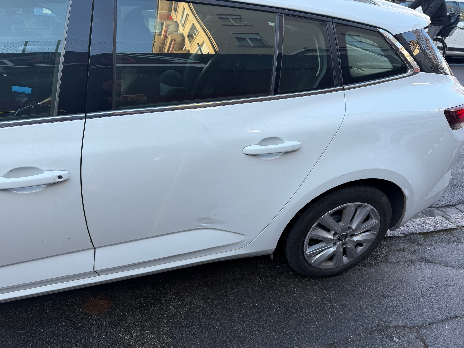 RENAULT Mégane Grandtour 1.5 dCi Business EDC-image-3