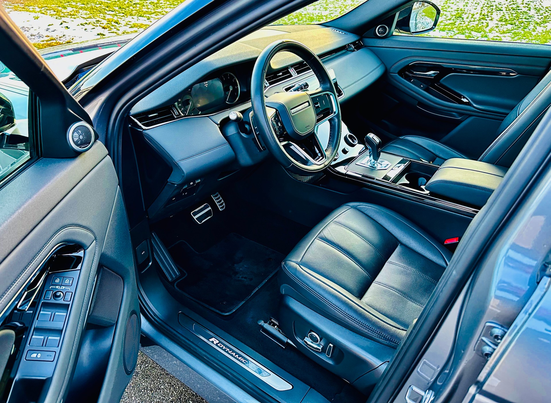 LAND ROVER Range Rover Evoque R-Dynamic P 200 HSE AT9-image-10