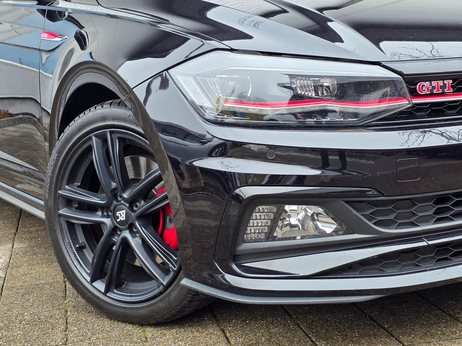 VW Polo 2.0 TSI GTI DSG ** DRIVE ASSIS. - SICHERHEITS PAKET - SPORT FAHRWERK -KEYLESS -APPLE CAR PLAY- LED - ALLES IN SCHWARZ-showroom-element-3