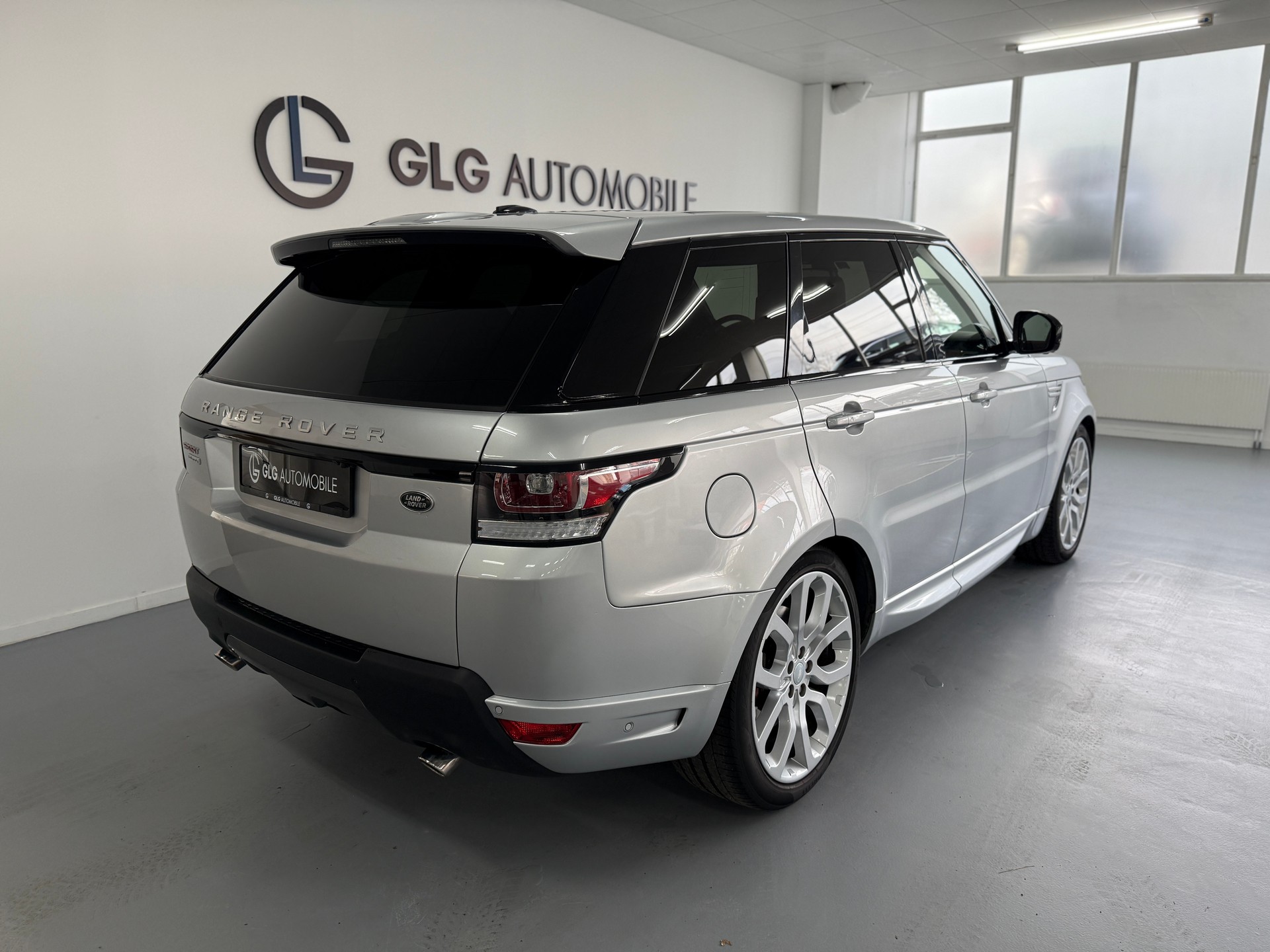 LAND ROVER Range Rover Sport 4.4 SDV8 Autobiography Dynamic A-showroom-element-3