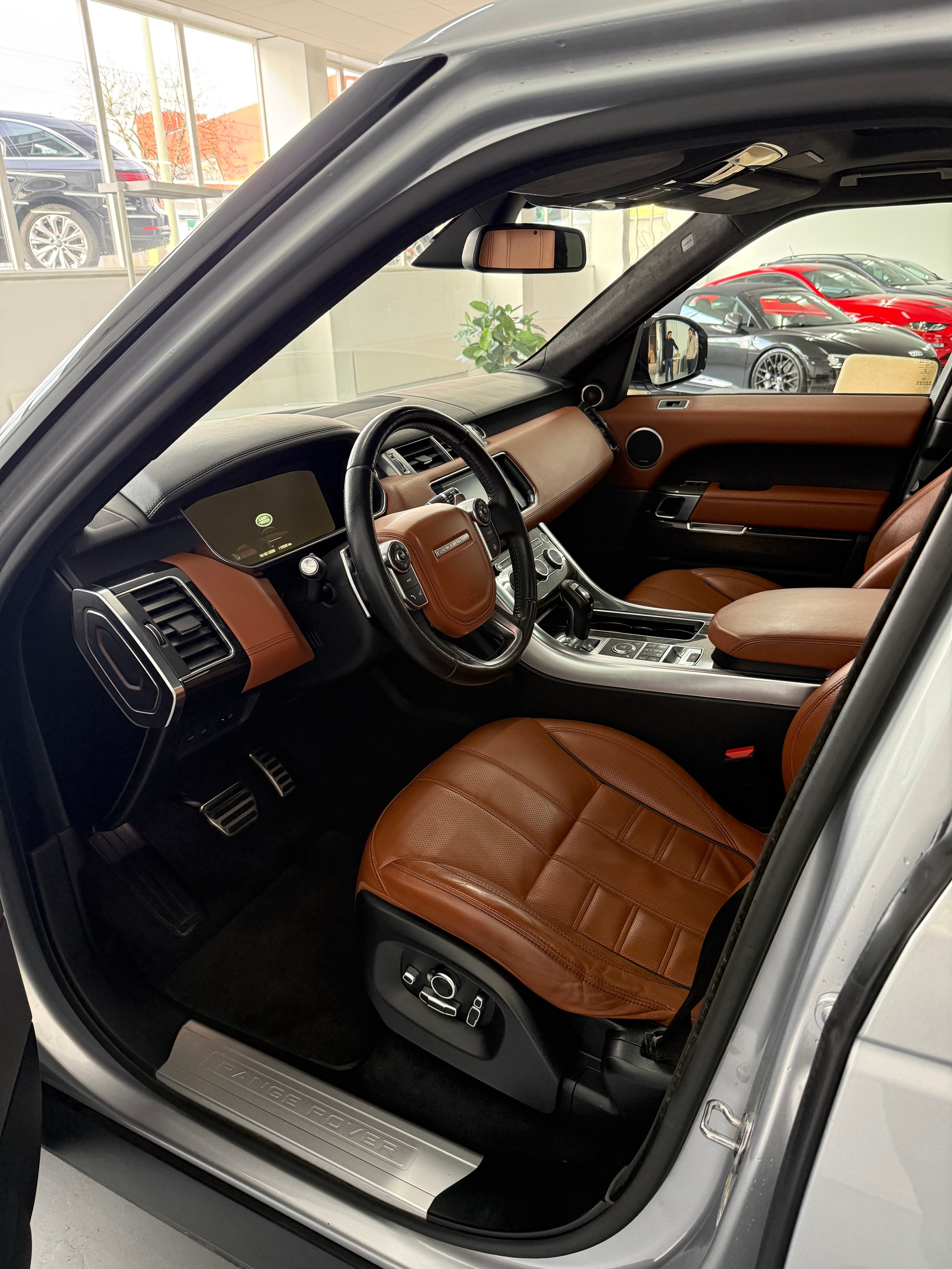 LAND ROVER Range Rover Sport 4.4 SDV8 Autobiography Dynamic A-image-6