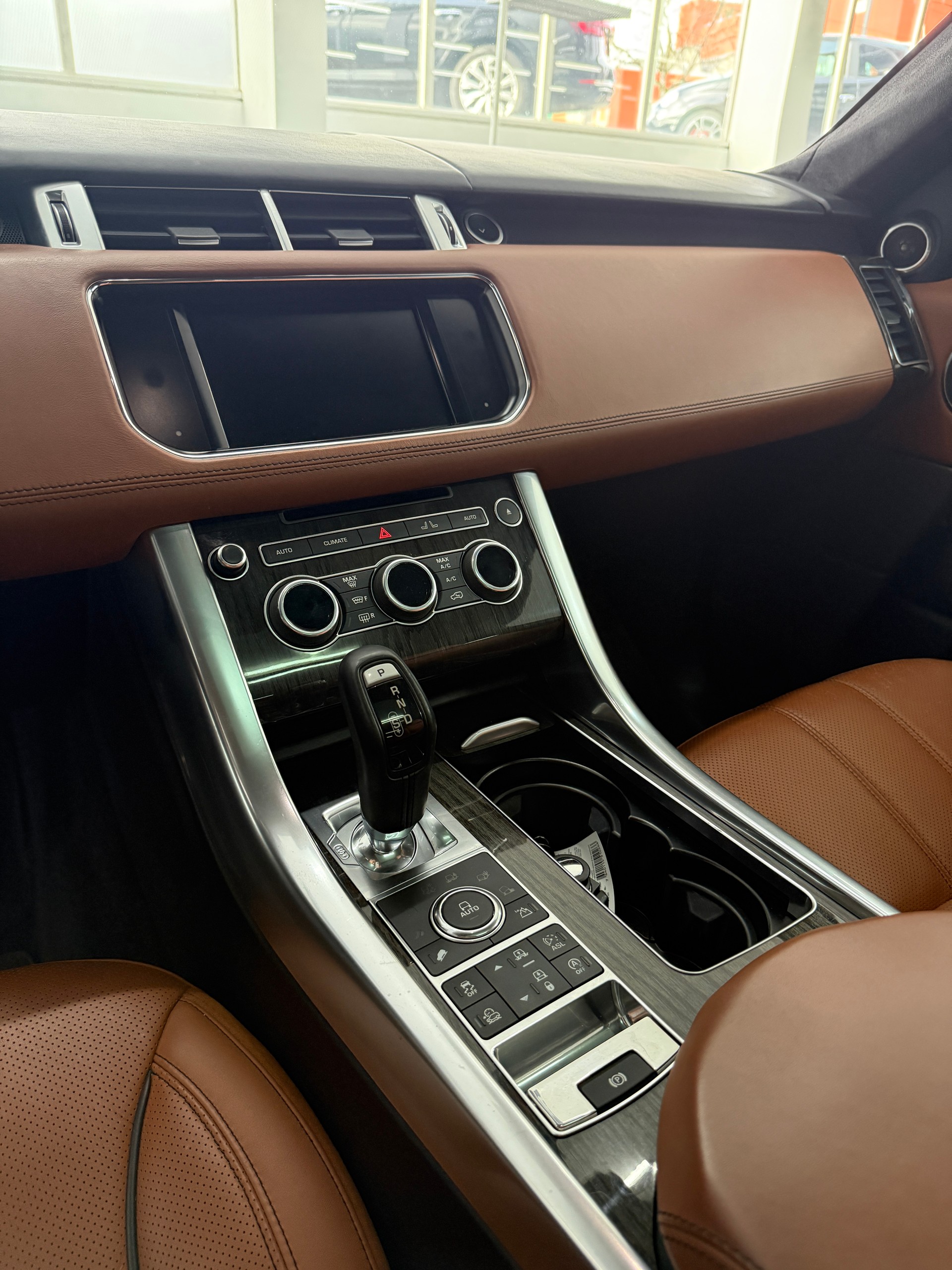 LAND ROVER Range Rover Sport 4.4 SDV8 Autobiography Dynamic A-image-10