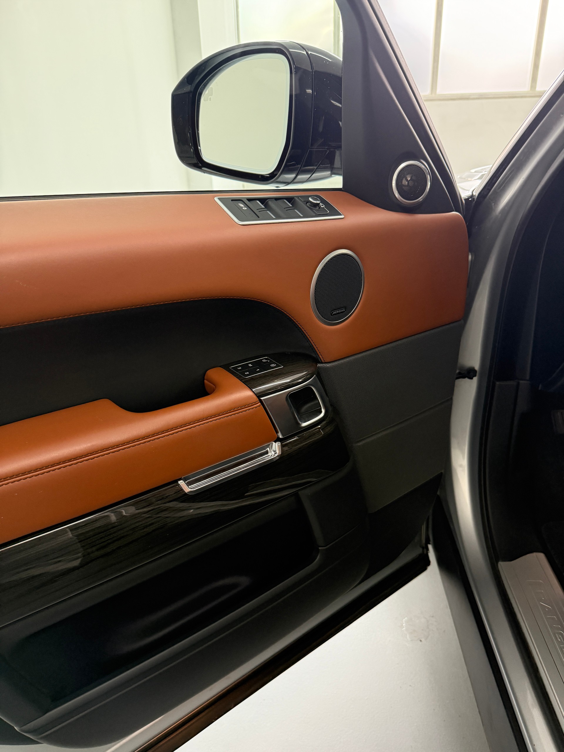 LAND ROVER Range Rover Sport 4.4 SDV8 Autobiography Dynamic A-image-7