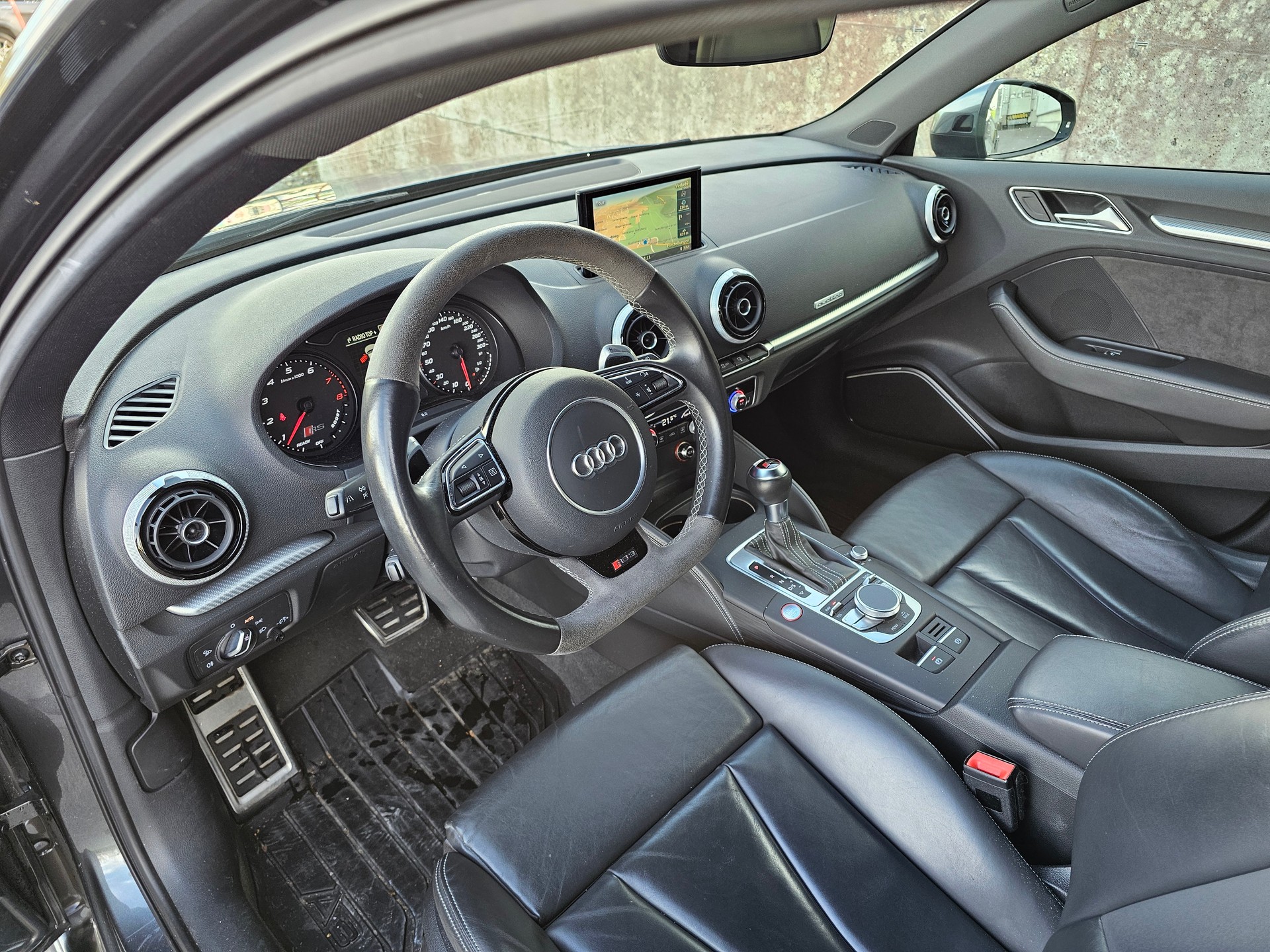 AUDI RS3 2.5 TSI quattro S-tronic-image-9