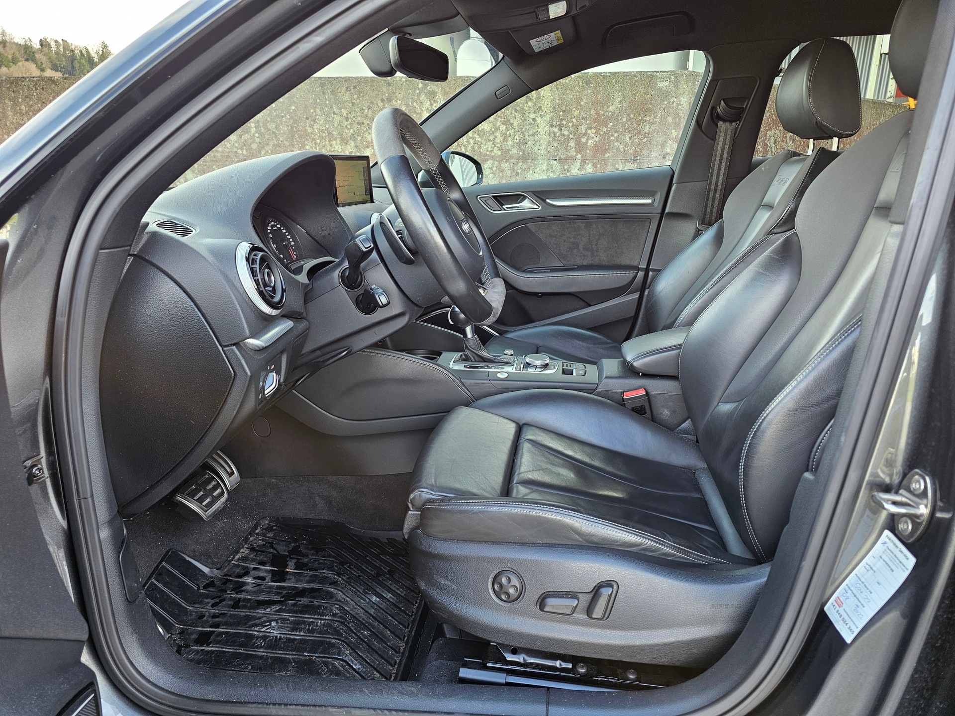 AUDI RS3 2.5 TSI quattro S-tronic-image-10