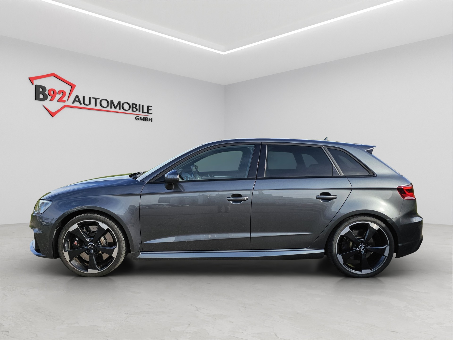 AUDI RS3 2.5 TSI quattro S-tronic-showroom-element-1
