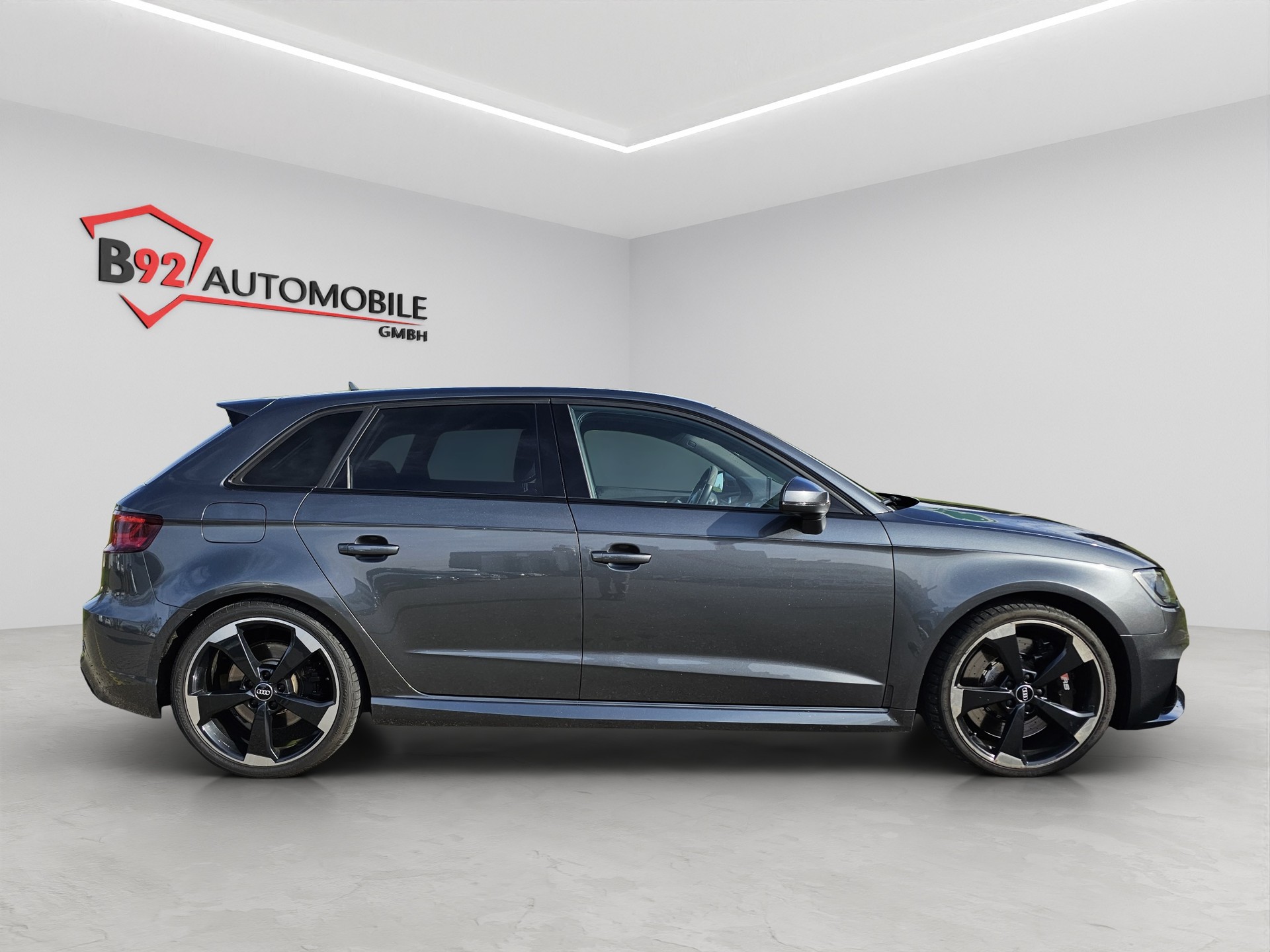 AUDI RS3 2.5 TSI quattro S-tronic-image-4