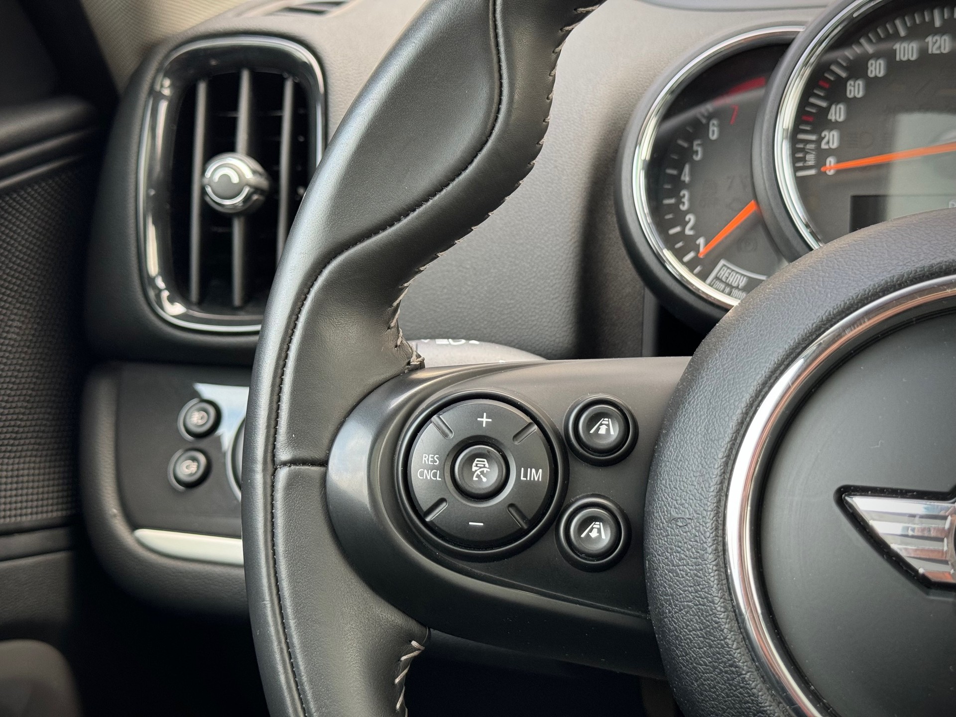 MINI Countryman Cooper S ALL4 Steptronic - Véhicule Suisse (CH)-image-10