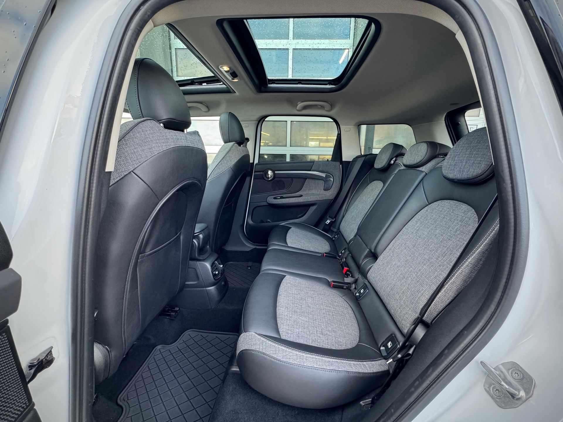 MINI Countryman Cooper S ALL4 Steptronic - Véhicule Suisse (CH)-image-8