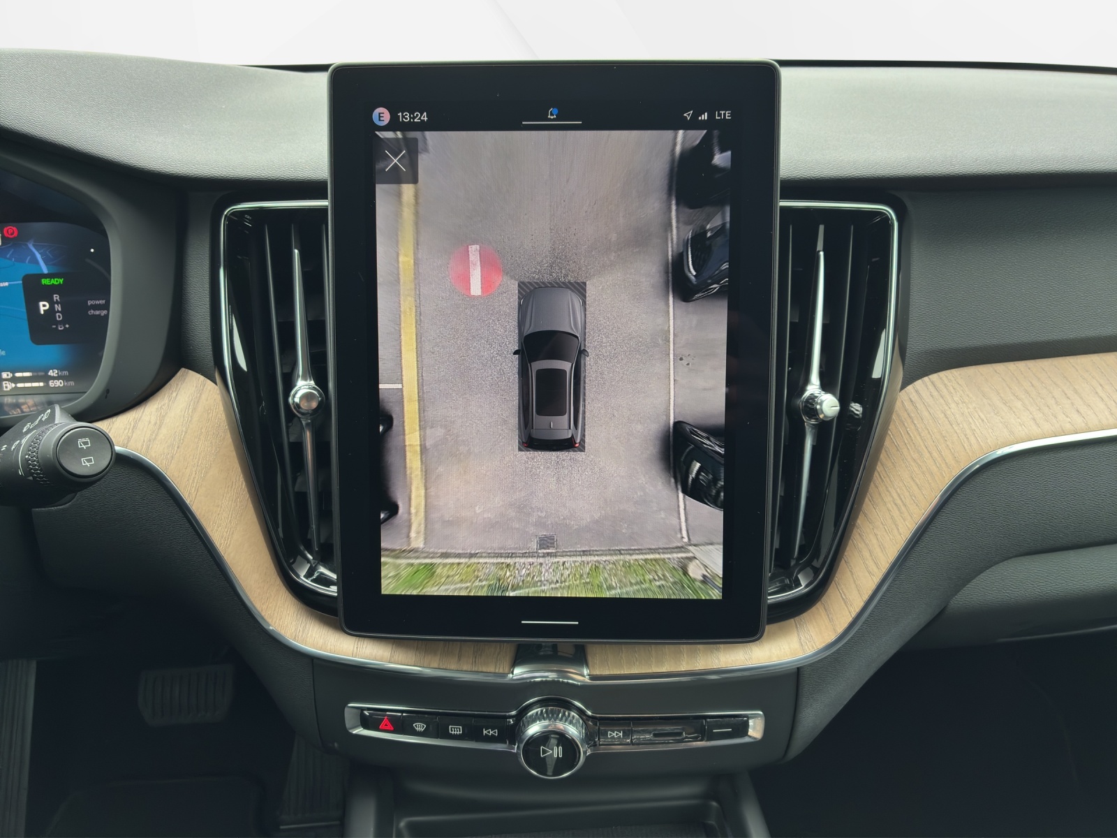 VOLVO XC60 2.0 T6 TE Plus Dark eAWD-image-12
