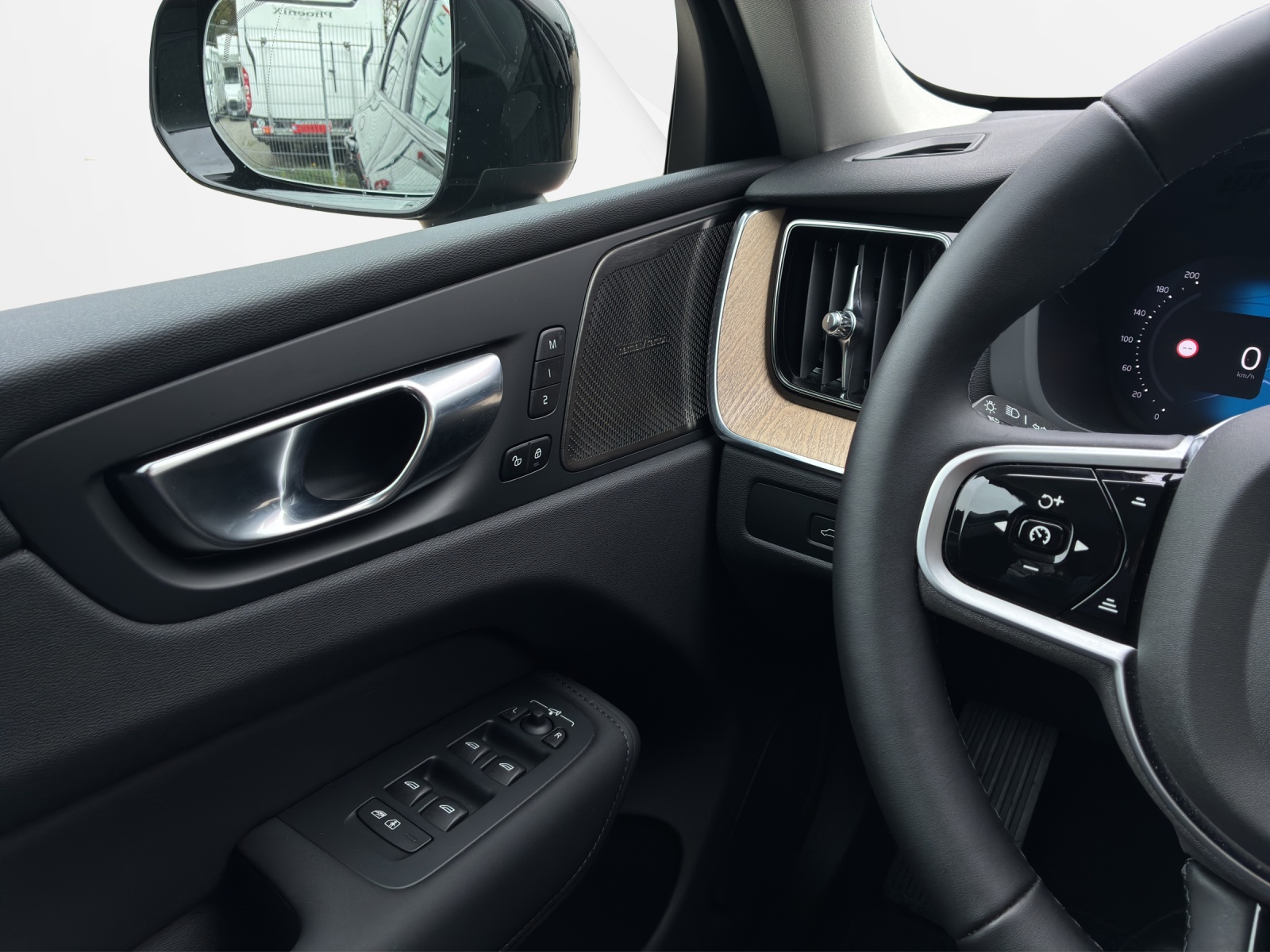 VOLVO XC60 2.0 T6 TE Plus Dark eAWD-image-16