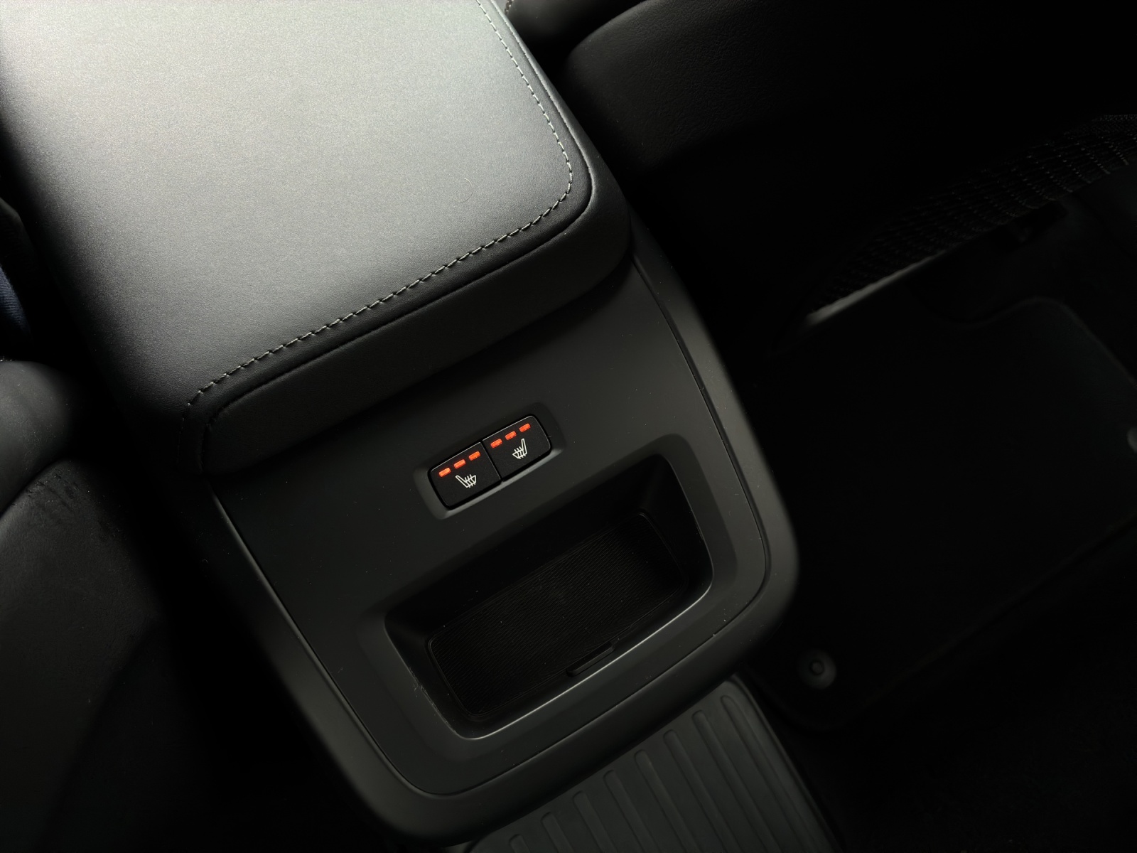 VOLVO XC60 2.0 T6 TE Plus Dark eAWD-image-19