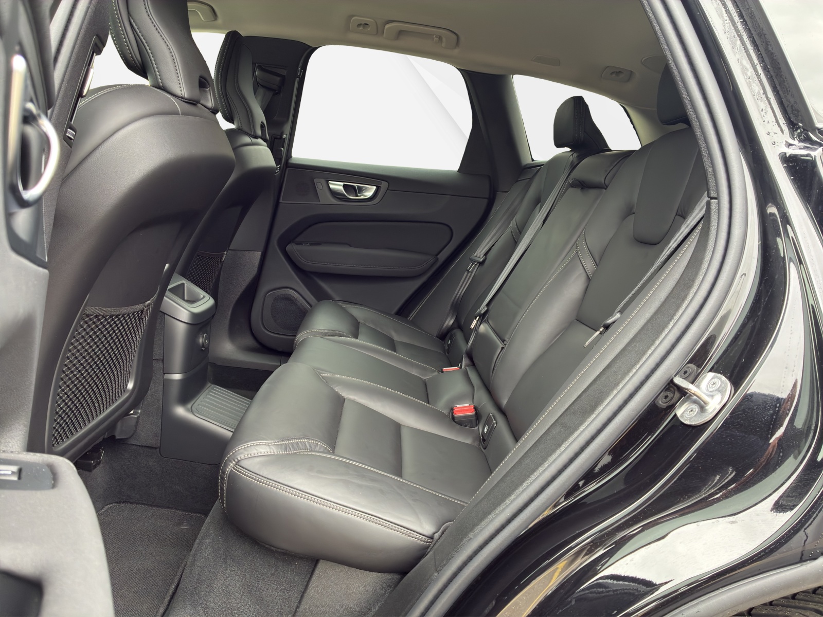 VOLVO XC60 2.0 T6 TE Plus Dark eAWD-image-13