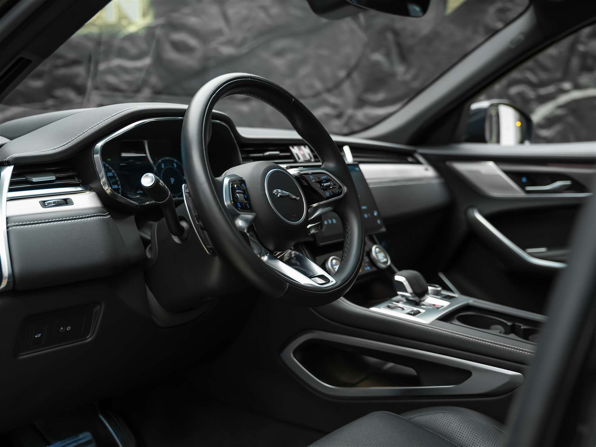 JAGUAR F-Pace 3.0 D I6 R-Dynamic SE AWD *Facelift*Panorama*Head-Up*-image-8