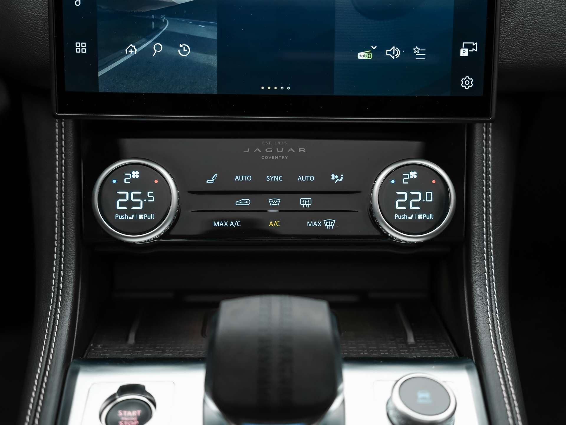 JAGUAR F-Pace 3.0 D I6 R-Dynamic SE AWD *Facelift*Panorama*Head-Up*-image-23