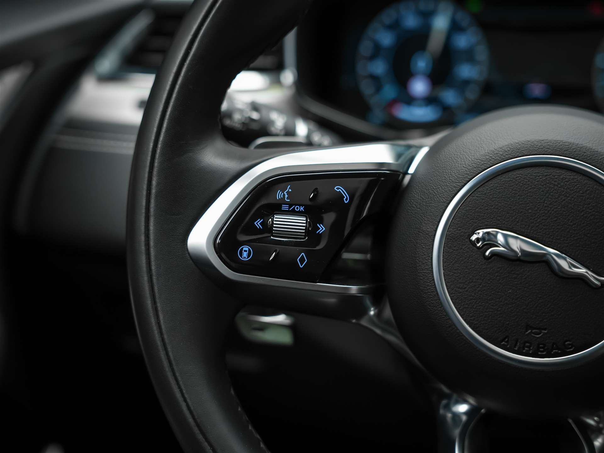 JAGUAR F-Pace 3.0 D I6 R-Dynamic SE AWD *Facelift*Panorama*Head-Up*-image-27