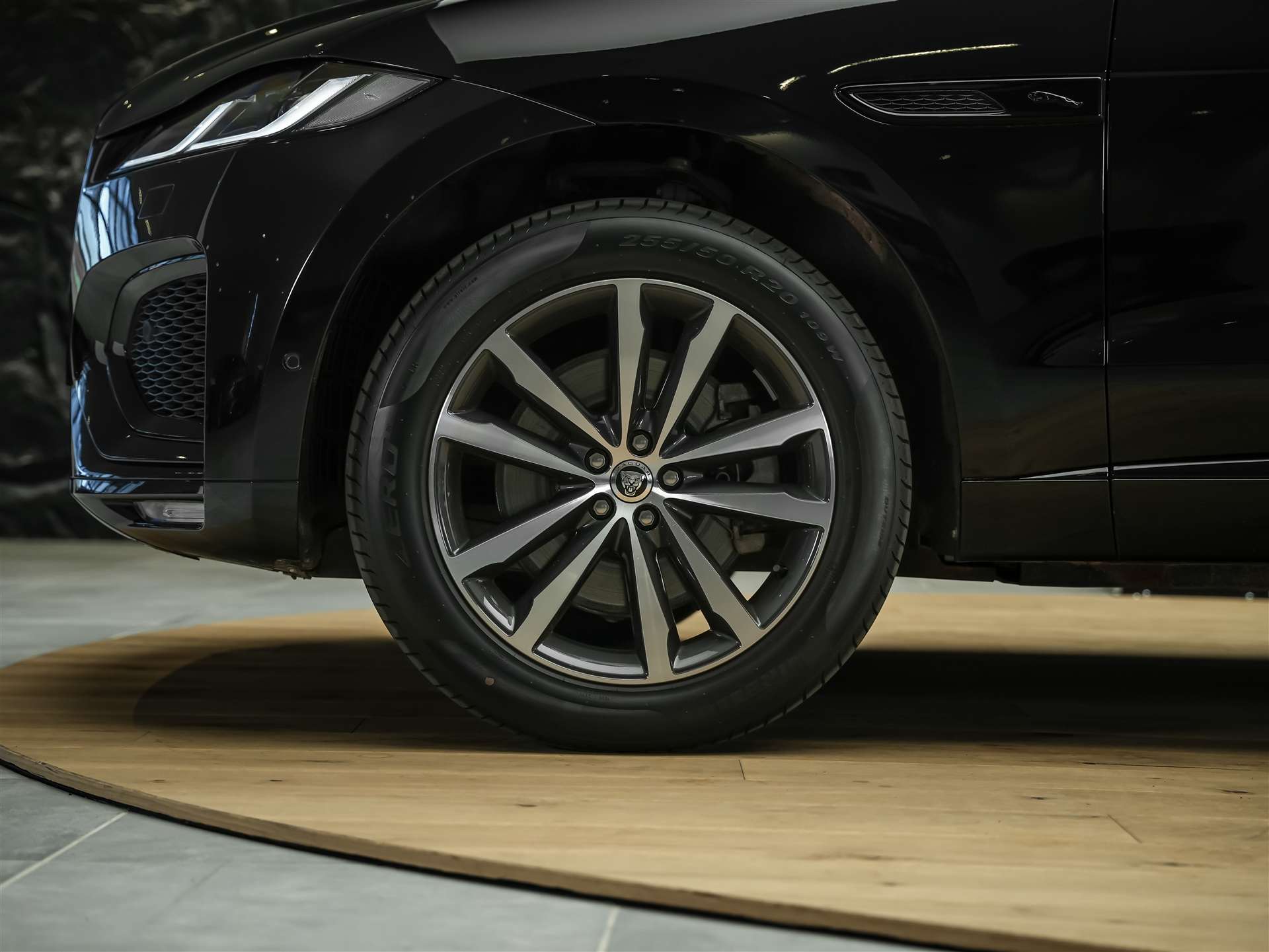 JAGUAR F-Pace 3.0 D I6 R-Dynamic SE AWD *Facelift*Panorama*Head-Up*-image-17