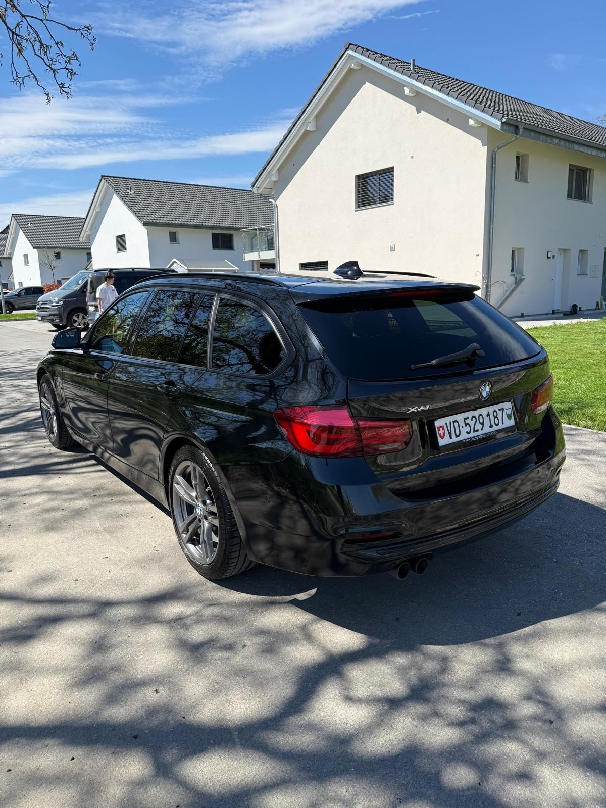 BMW 320d xDrive Touring Edition Sport Line Steptronic-image-1