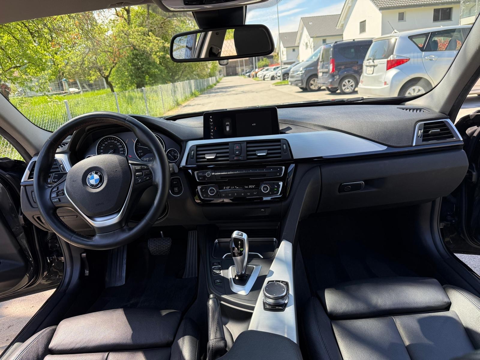 BMW 320d xDrive Touring Edition Sport Line Steptronic-image-4