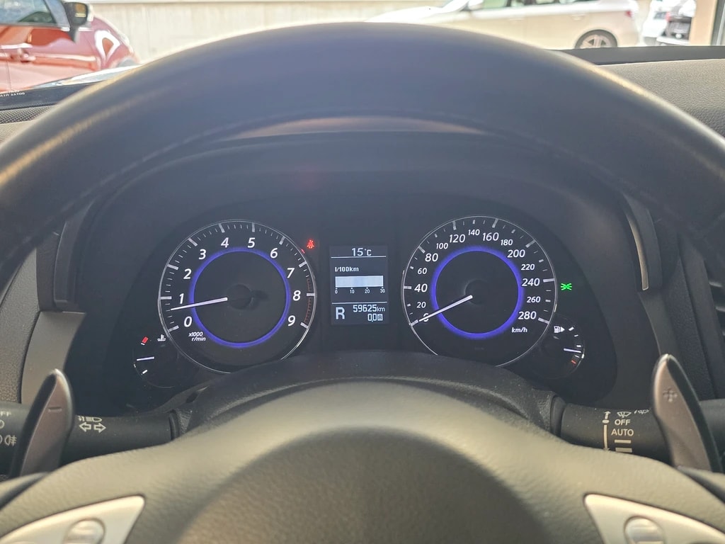 INFINITI QX70 3.7 S Premium AWD Automatic-image-11