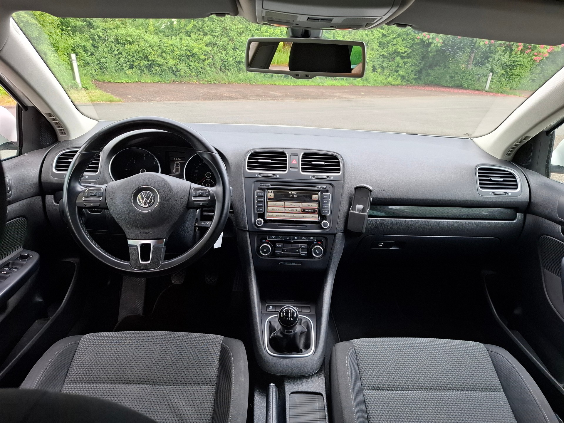 VW Golf Variant 1.6 TDI Team 4Motion-image-9