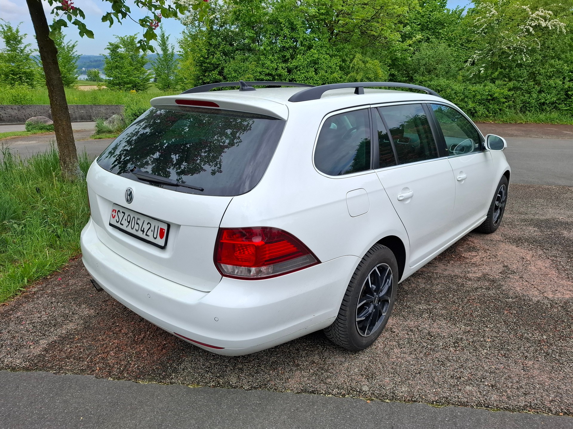 VW Golf Variant 1.6 TDI Team 4Motion-image-4