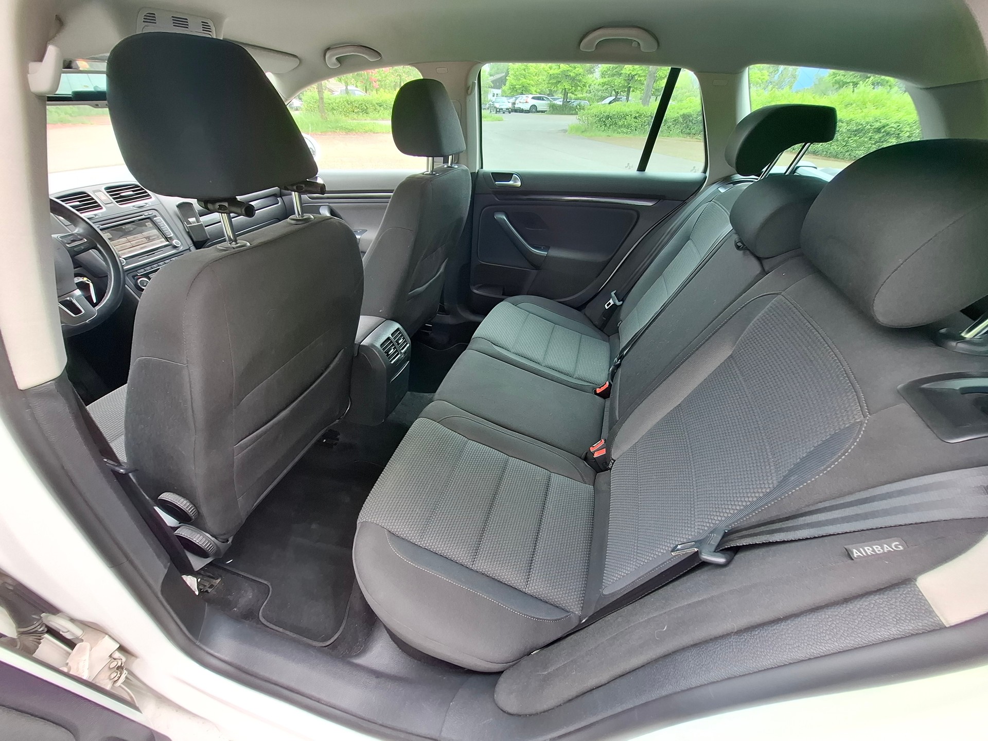 VW Golf Variant 1.6 TDI Team 4Motion-image-11