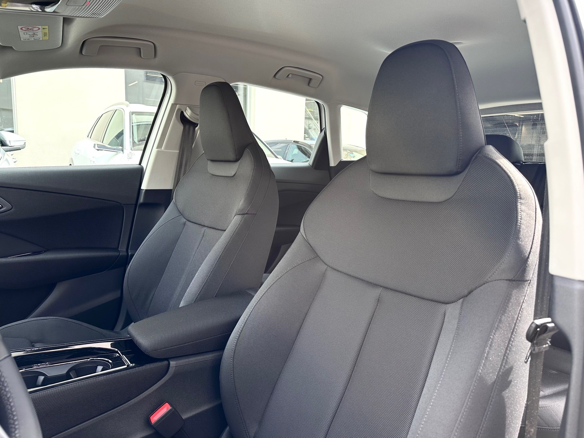 AUDI Q3 SUV TDI quattro 142 kW S tronic-image-8