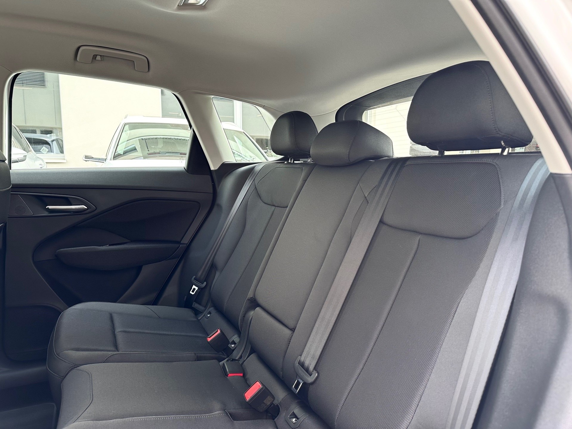 AUDI Q3 SUV TDI quattro 142 kW S tronic-image-9