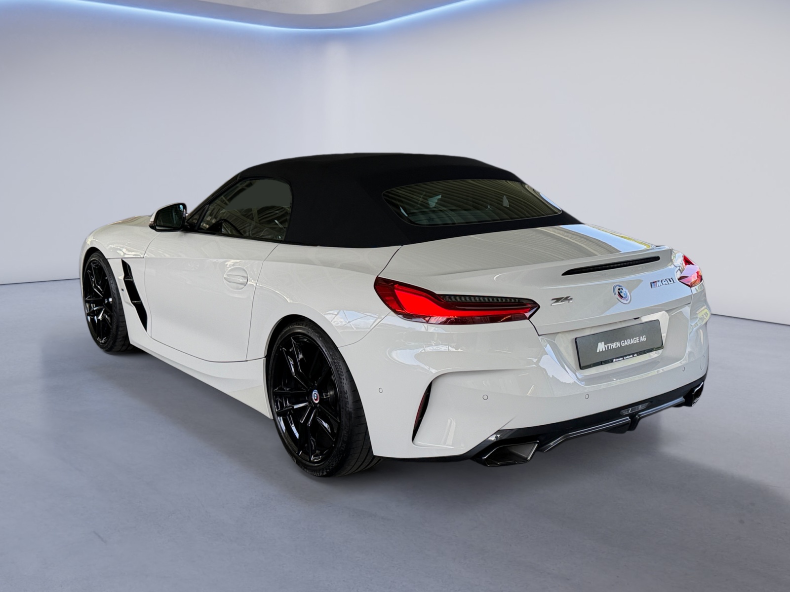 BMW Z4 M40i-showroom-element-2