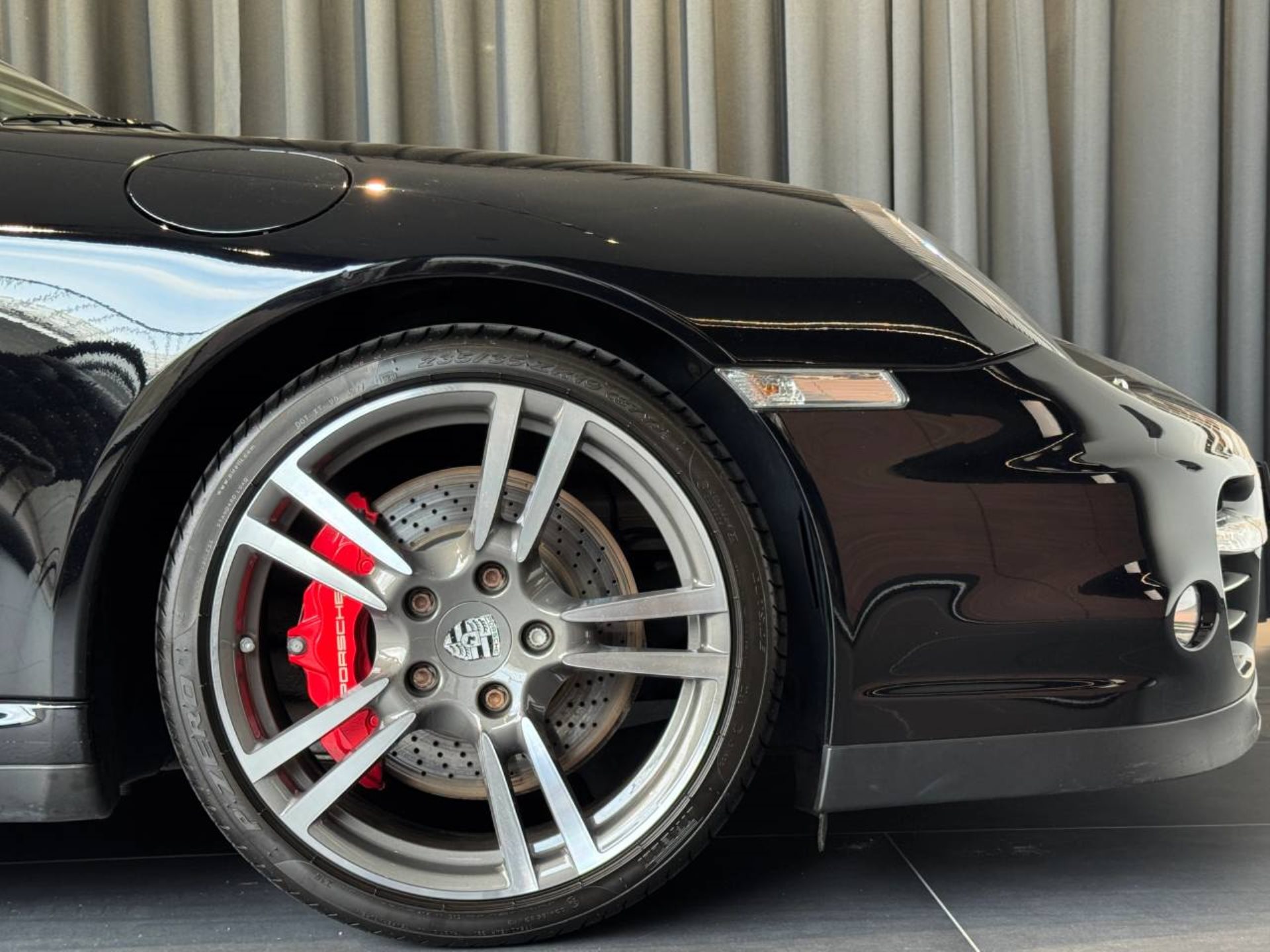 PORSCHE 911 Turbo Cabriolet-image-10