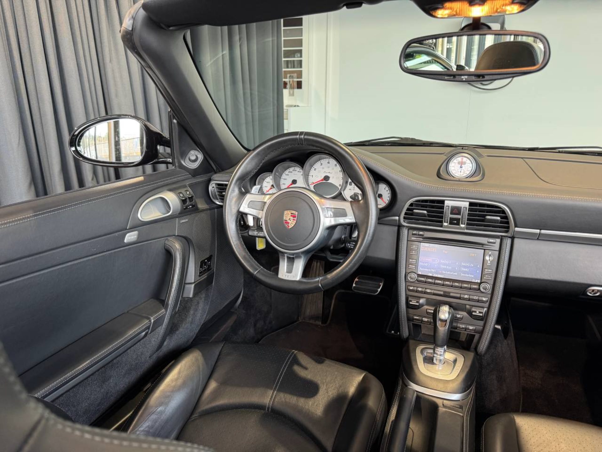 PORSCHE 911 Turbo Cabriolet-image-18