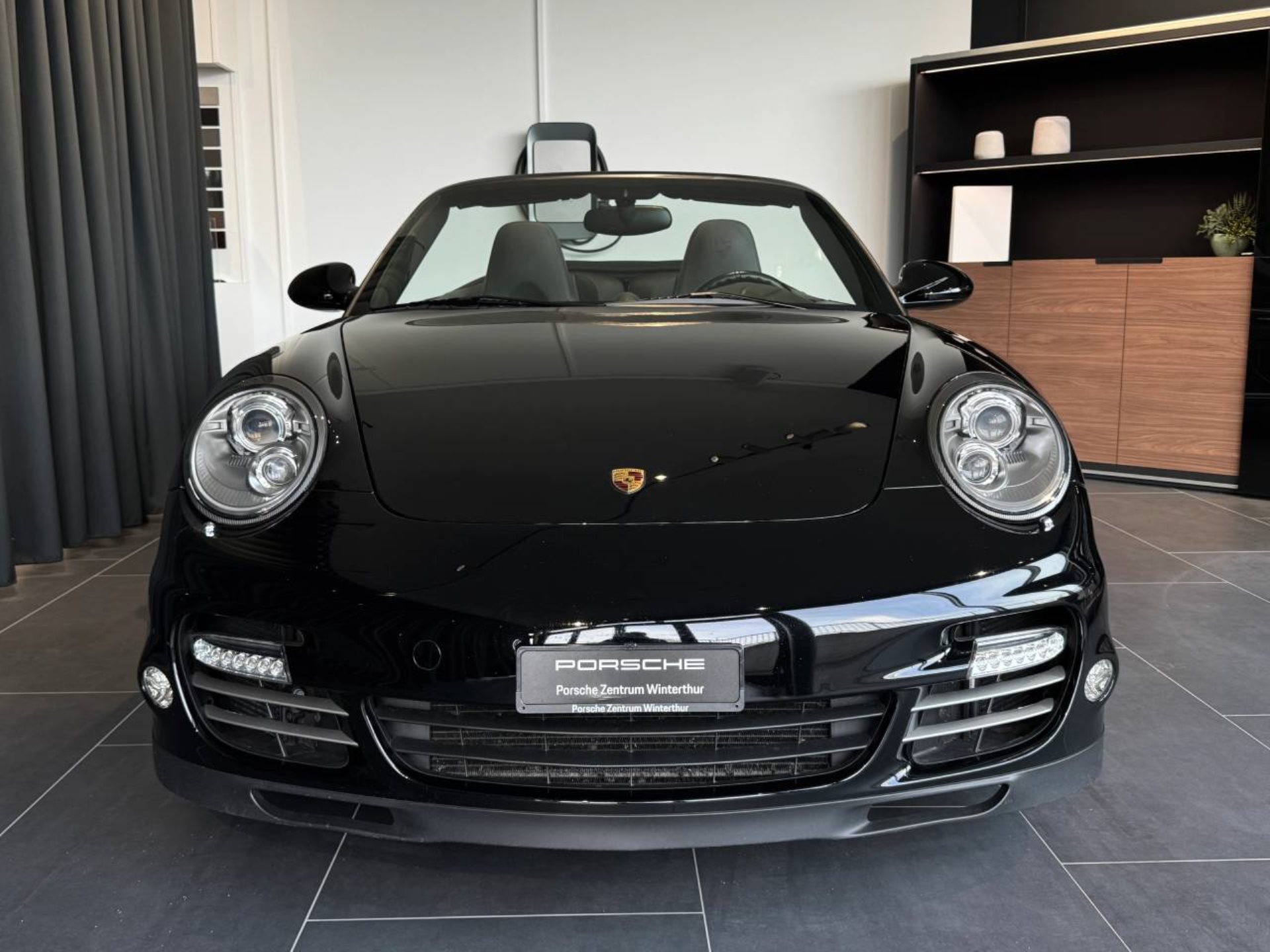 PORSCHE 911 Turbo Cabriolet-image-5