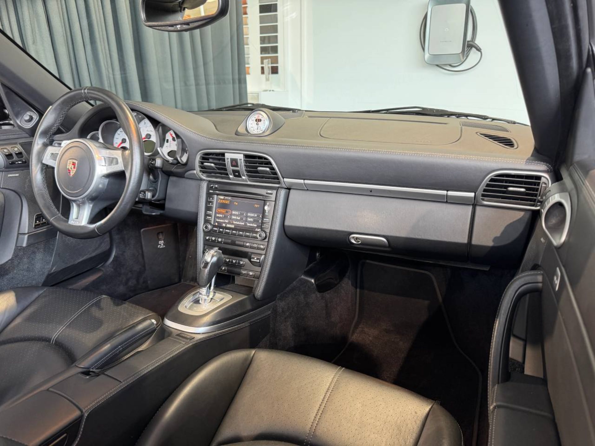 PORSCHE 911 Turbo Cabriolet-image-25