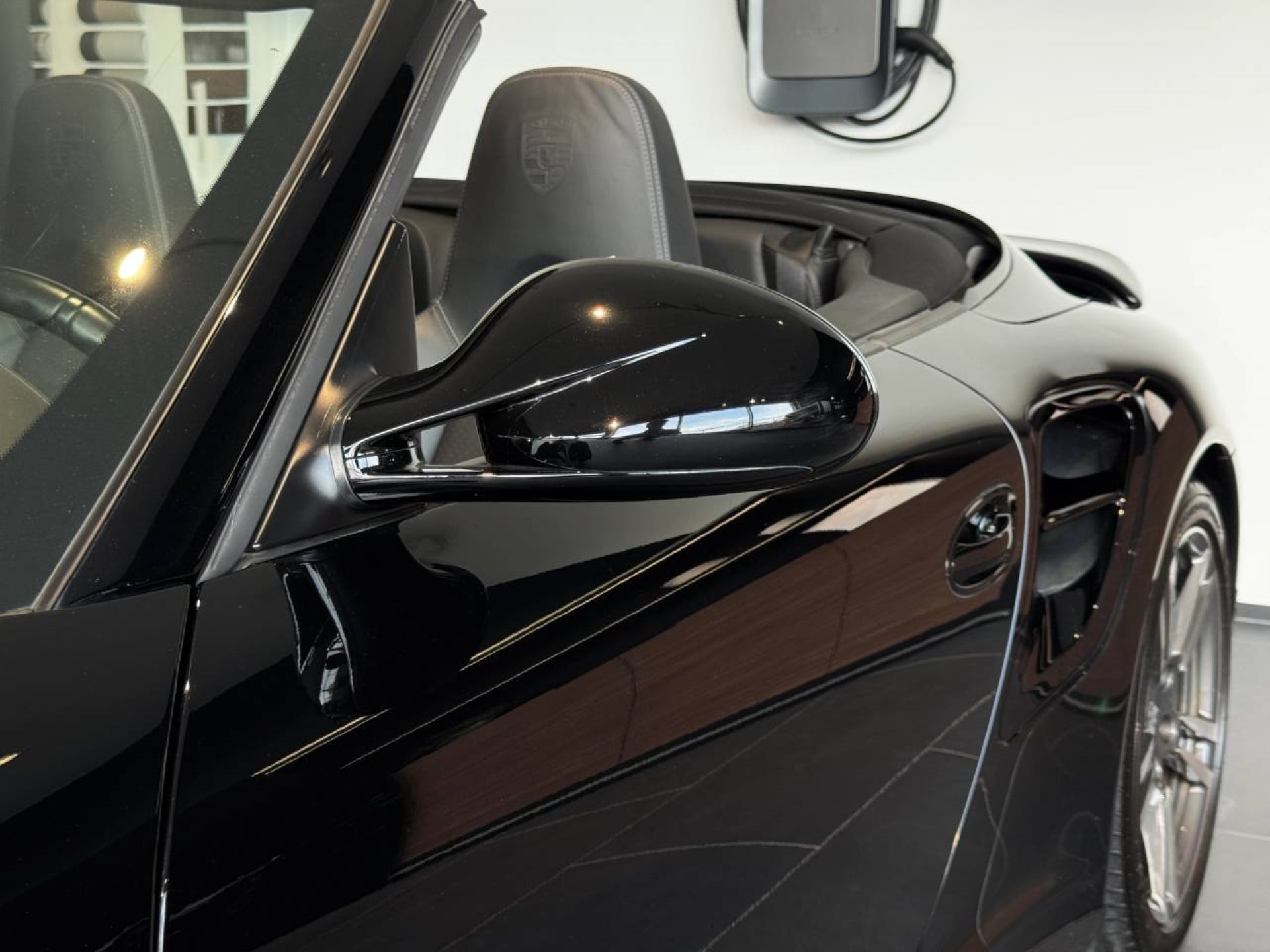PORSCHE 911 Turbo Cabriolet-image-35